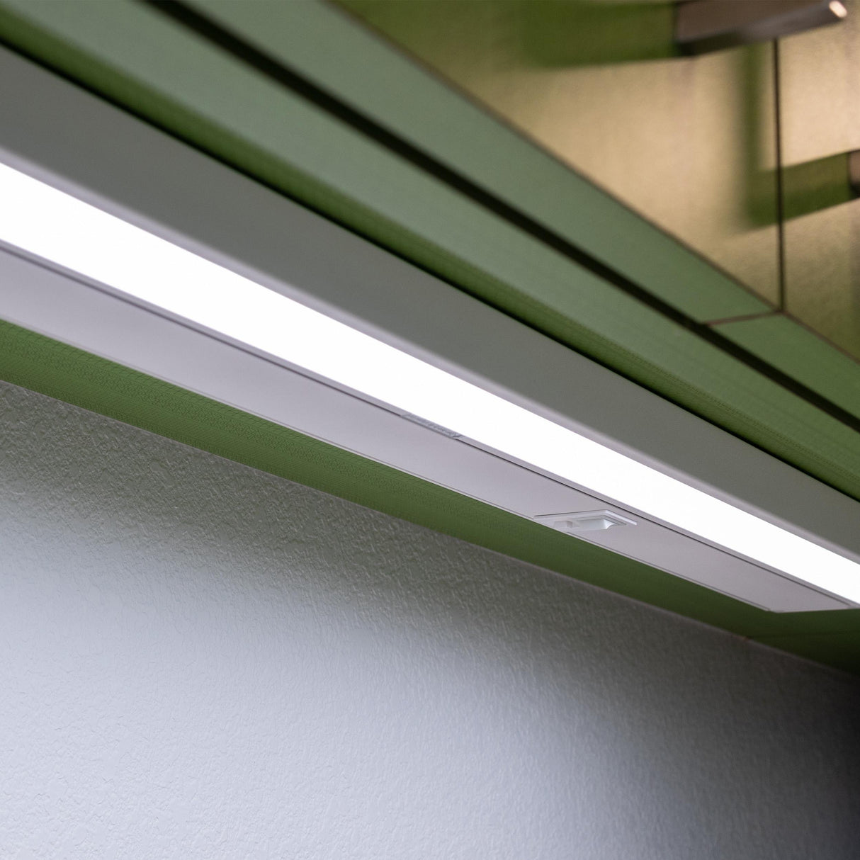 Diode LED DI-120V-SABER-08 5W 8" LED Saber Under Cabinet Light 27K/30K/35K/40K/50K 120V