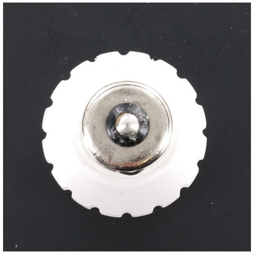 LH0951 Converts an E17 intermediate base lamp holder/socket to a GU10 twist lock lamp holder/socket