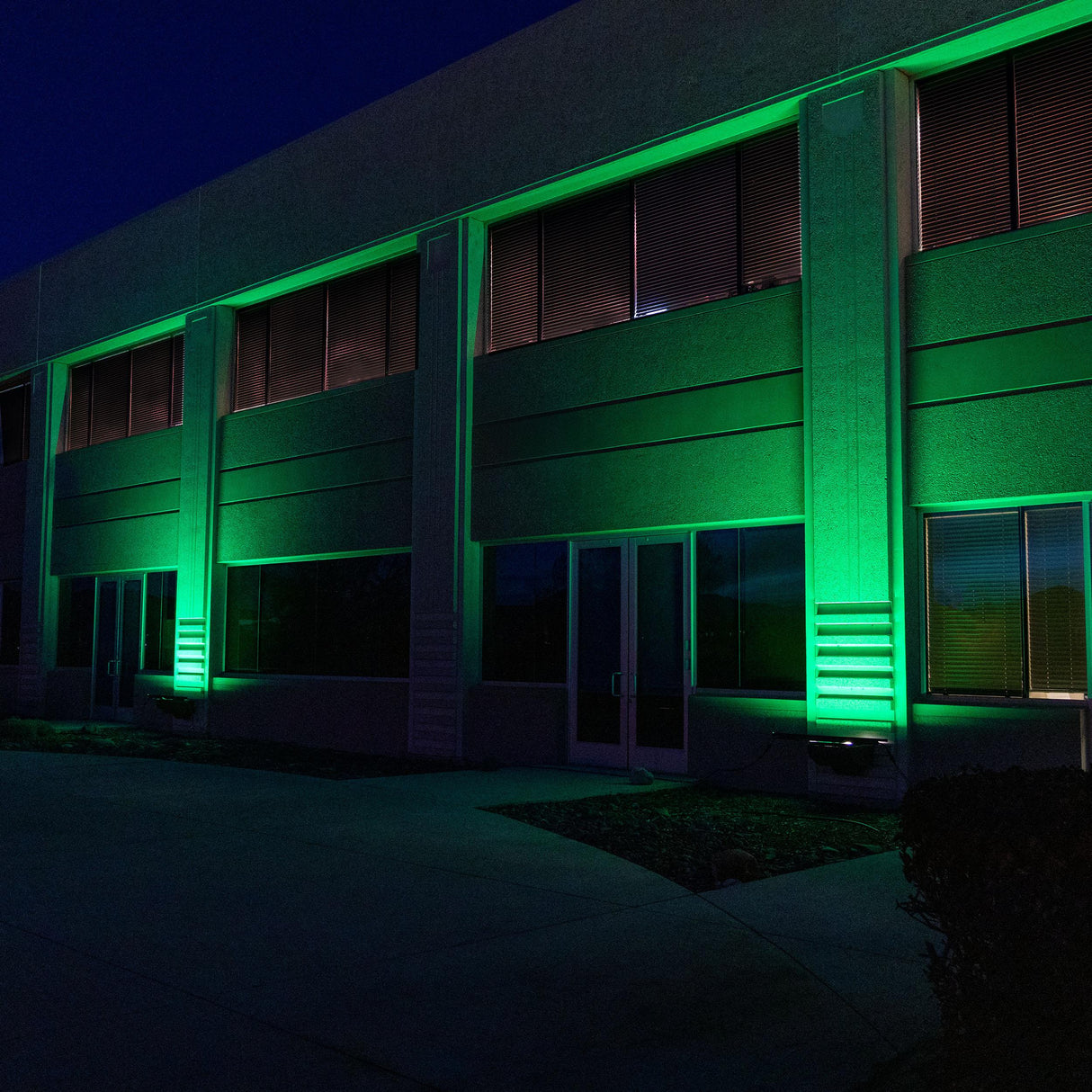 Diode LED DI-120V-BW-WW-RGBW-4F-BL 4ft 25W 1100lm Broadwave LED Wall Washer RGBW Full Color IP65 Rated 120-277V